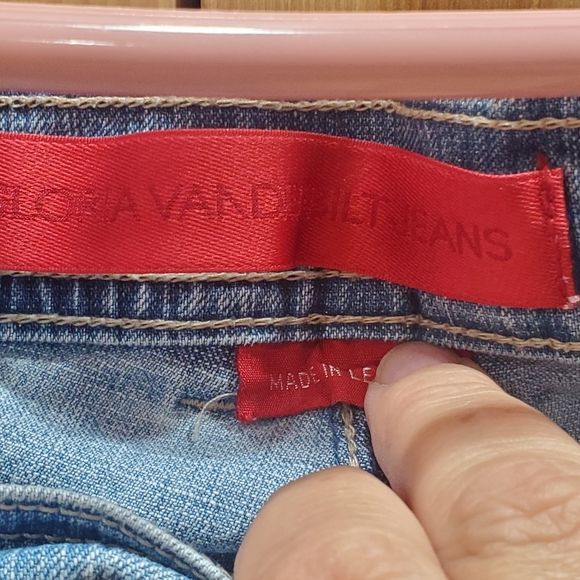 2 Pairs of Pants - Picture 4 of 6